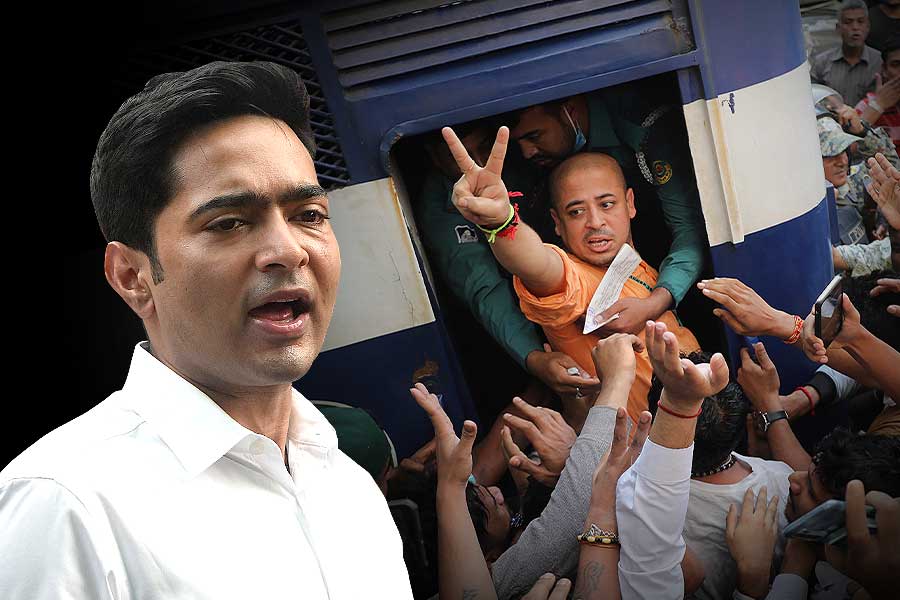 ‘অত্যন্ত দুর্ভাগ্যজনক, নিন্দনীয় ঘটনা’, চিন্ময় প্রভুর গ্রেপ্তারিতে সরব অভিষেক