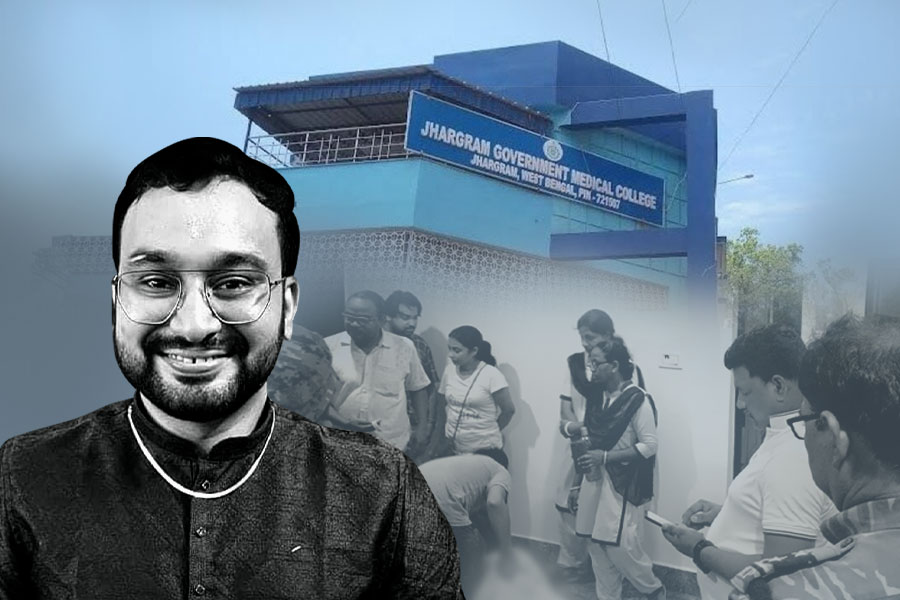 ঝাড়গ্রামেও আর জি কর! থ্রেট কালচারের বলি ডাক্তার?
