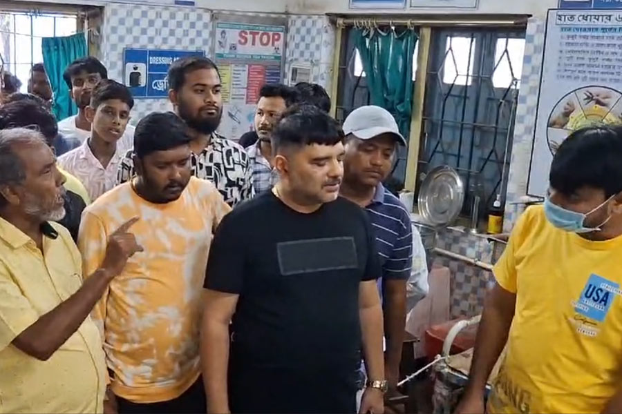 দিনহাটাতেও থ্রেট কালচার! হুমকির মুখে চিকিৎসকরা