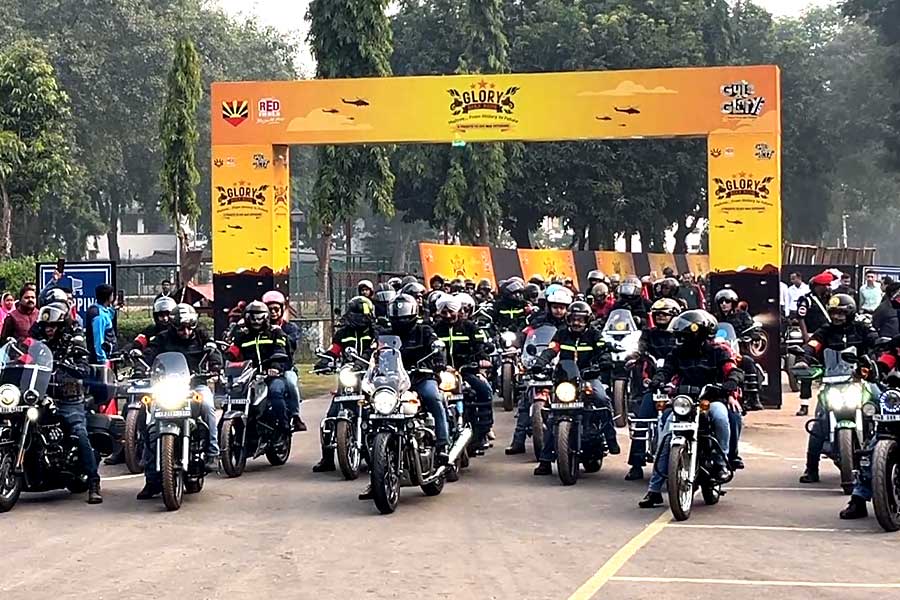 বিজয় দিবসে’র স্মরণে ‘বাইক রাইড’, রাজপথে সেনাবাহিনী