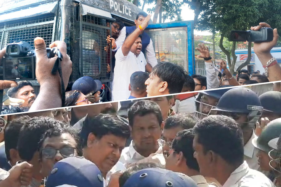 বেলডাঙায় যেতে সুকান্ত মজুমদারকে বাধা! অবস্থান বিক্ষোভ, বচসায় উত্তপ্ত কৃষ্ণনগর