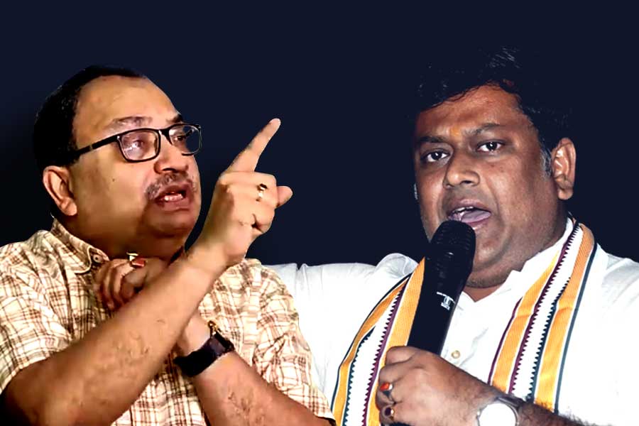 ‘সুকান্ত মজুমদার বিজেপির ব্যর্থ সভাপতি’, বিজেপি নেতার ‘পুলিশ’ আক্রমণে পালটা কুণাল ঘোষ