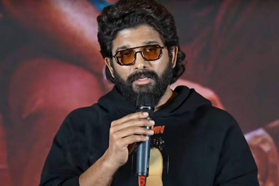 আল্লু অর্জুনকে সমন হায়দরাবাদ পুলিশের, আরও বিপাকে ‘পুষ্পা’!