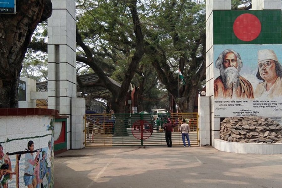 নিরাপত্তার খোঁজে ভারতের পথে ৫৪ ইসকন সদস্য, বনগাঁ সীমান্তে আটকাল বাংলাদেশ