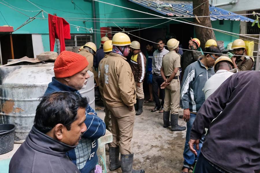 ভূতুড়ে কাণ্ড! রান্নাঘরে বিকট শব্দ, অগ্নিদগ্ধ মহিলা, আগুনের উৎস কী?