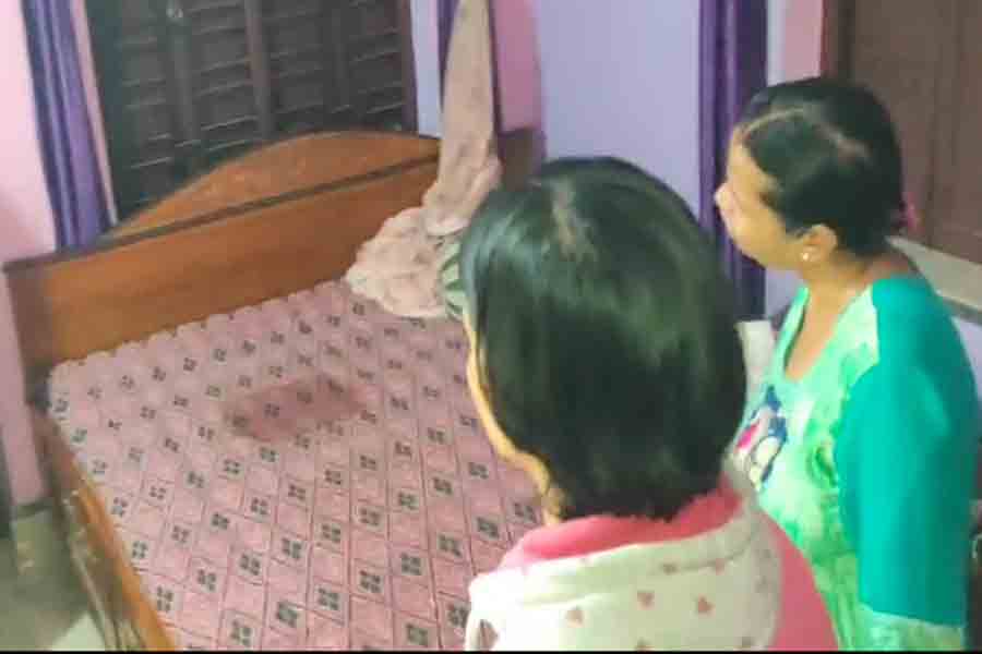 খাবার খাইয়ে বেরিয়েছিলেন মা, বাড়ি ফিরে দেখলেন ৬ বছরের ছেলের নিথর দেহ! মর্মান্তিক কাণ্ড হুগলিতে