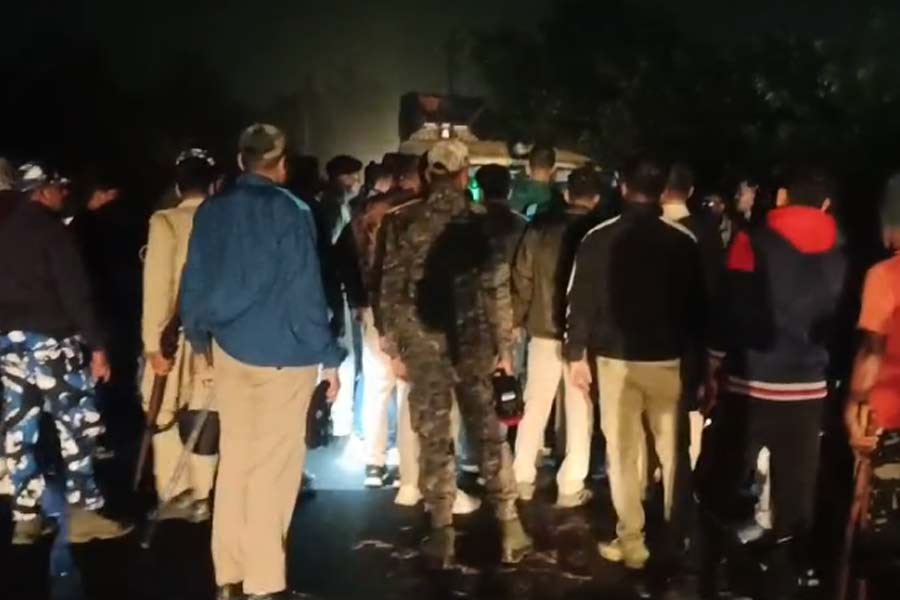 মগরায় পুলিশের গাড়িতে বোমা হামলা ডাকাতদলের, গ্রেপ্তার ২