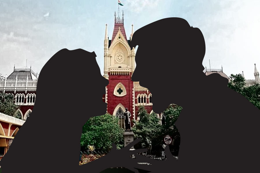 স্বামীর অনিচ্ছায় স্ত্রীর পরিবার বাড়িতে থাকলে তা অত্যাচারের সমান! পর্যবেক্ষণ কলকাতা হাই কোর্টের