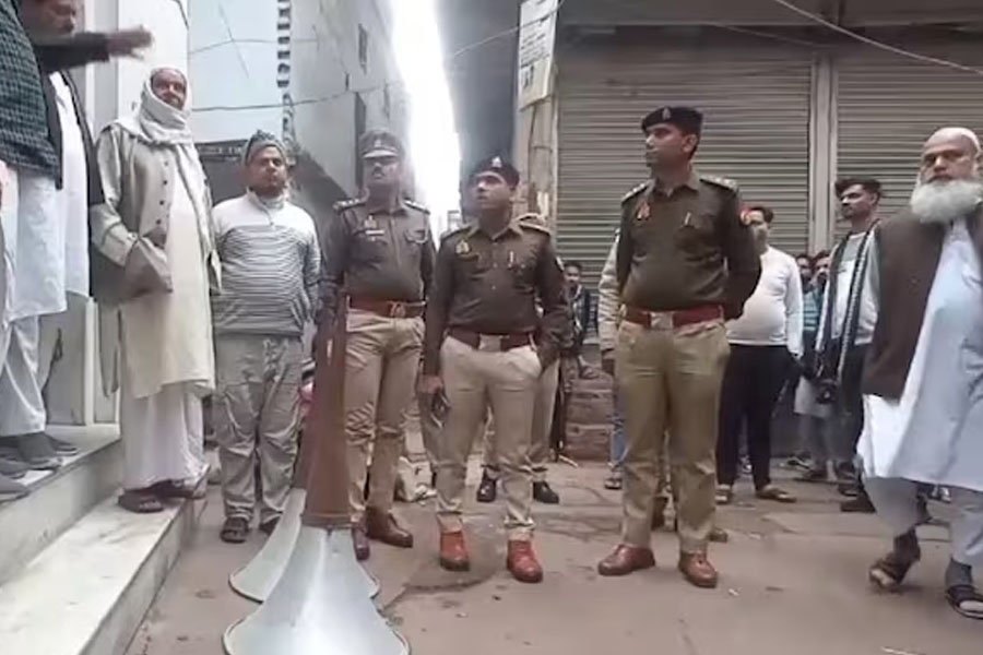 শব্দদূষণের অভিযোগ, মসজিদের লাউডস্পিকার খুলে বিতর্কে যোগীর পুলিশ