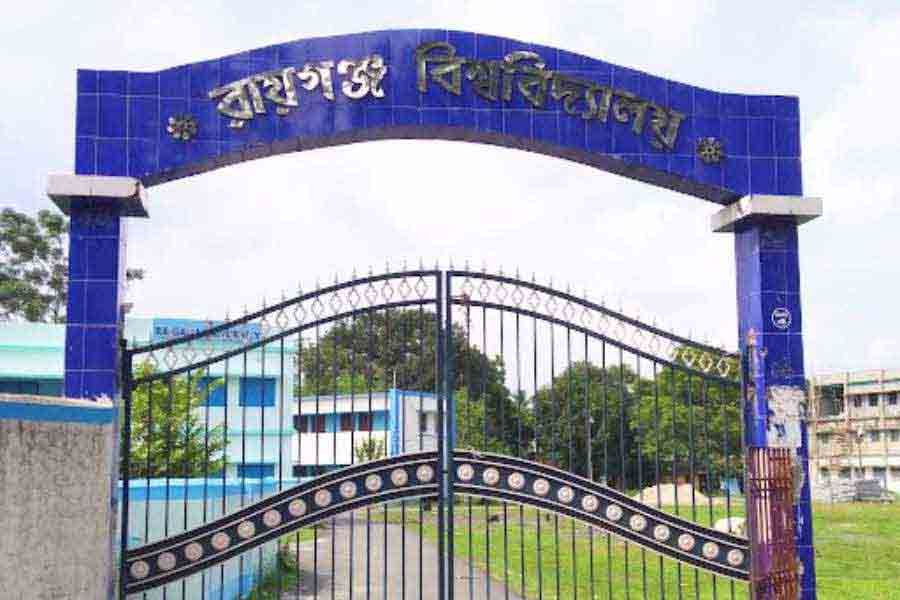 ভিসা বন্ধ, রায়গঞ্জ বিশ্ববিদ্যালয়ের বাংলাদেশি গবেষকরা বিপাকে