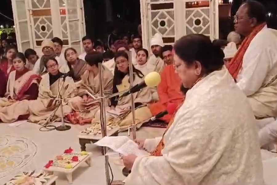 শান্তিনিকেতনের উপাসনা গৃহে খ্রিস্টোৎসব, প্রথমবার ঢোকার সুযোগ পেয়ে আপ্লুত পর্যটকরা