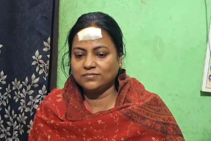 বাবা-মাকে বেদম মার! বাধা দিতেই কাউন্সিলরের মাথা ফাটাল ছেলে