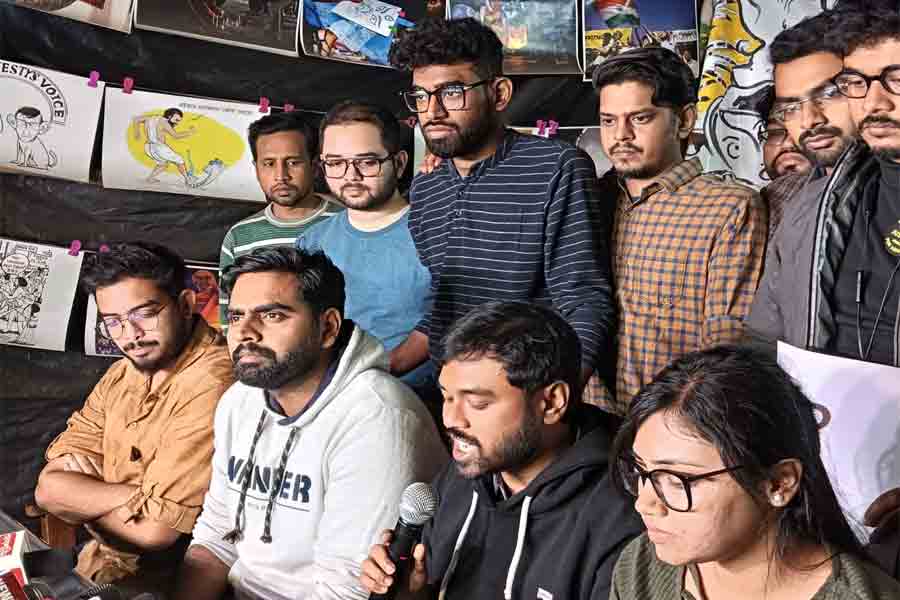 বিতর্কে স্তিমিত ‘দ্রোহে’র আঁচ? নয়া কর্মসূচি জুনিয়র ডাক্তারদের