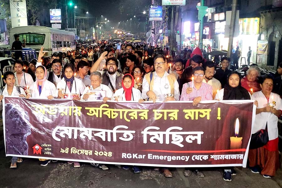 চিকিৎসক খুনের ৪ মাস পার! আর জি কর হাসপাতালে প্রতিবাদে ডাক্তাররা