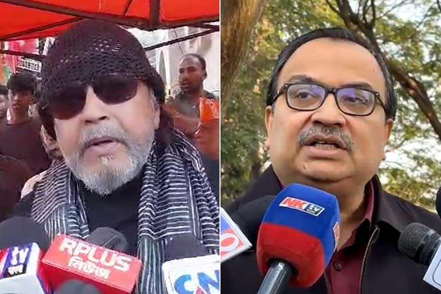 ভুয়ো আধার, পাসপোর্ট চক্রের খোঁজ! প্রশাসনকে দায়ী করলেন মিঠুন