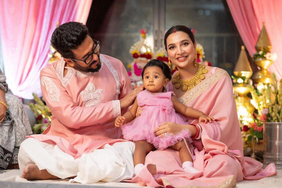 ইয়ালিনীর প্রথম জন্মদিনে রাজ-শুভশ্রীর অন্দরমহলে…, দেখুন ‘প্রিন্সেস ডায়েরি’