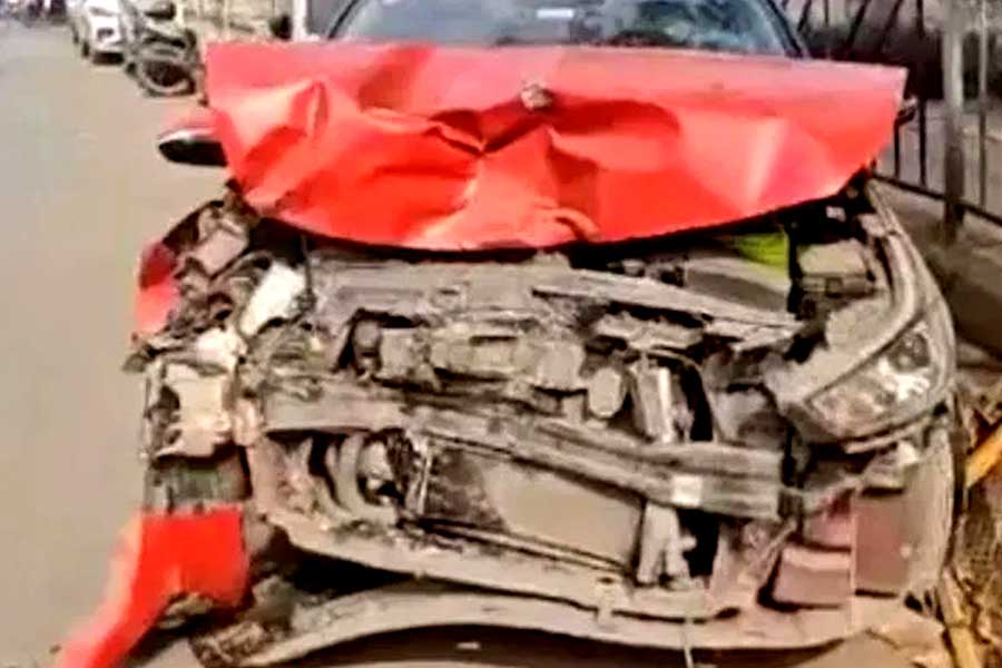 নায়িকার গাড়ির বেপরোয়া গতির বলি মেট্রো শ্রমিক!