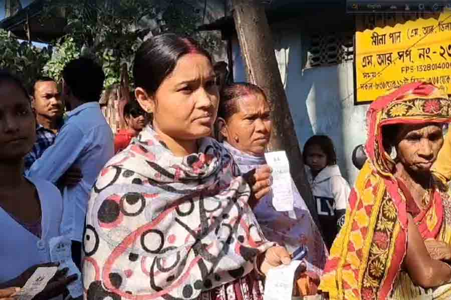 মাসের পর মাস রেশন সামগ্রীর বদলে মিলছে স্লিপ! আলিপুরদুয়ারে ডিলারের বিরুদ্ধে বিক্ষোভ স্থানীয়দের