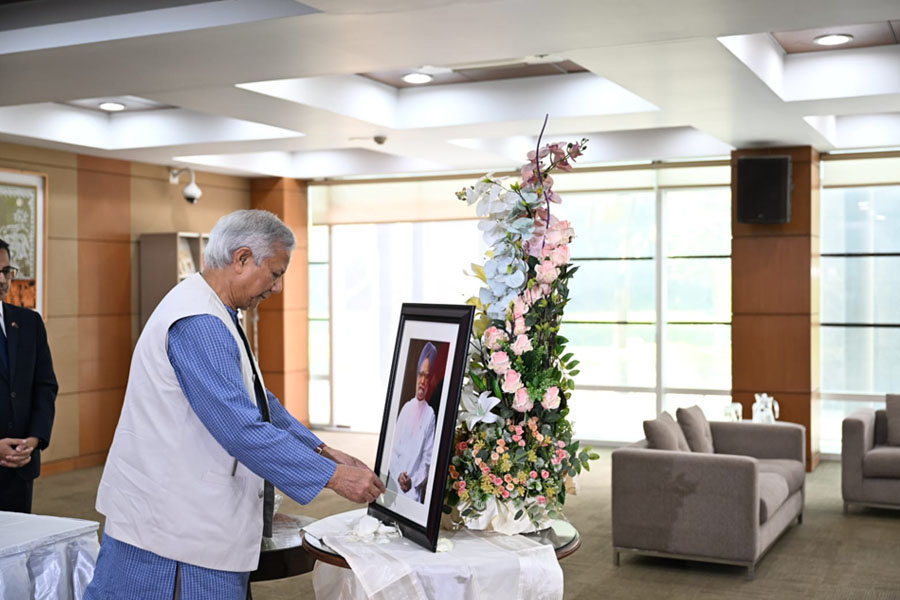 ভারতের আস্থাবার্তার পর মনমোহনকে শ্রদ্ধা ইউনুসের, রাষ্ট্রদূতের সঙ্গে বৈঠক