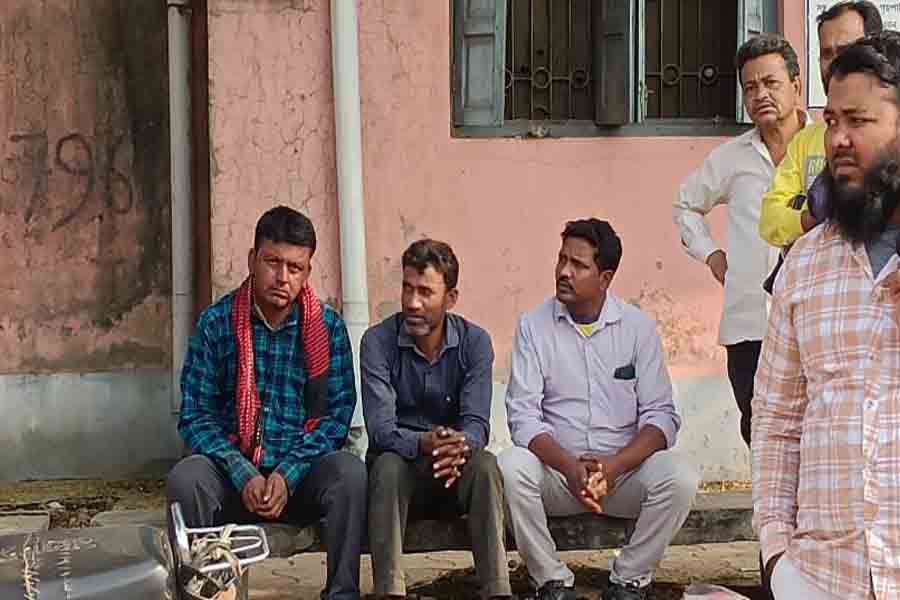 ভুল করে অন্য বাড়িতে নেশায় চুর যুবক! চোর সন্দেহে ‘পিটিয়ে’ মারল গ্রামবাসীরা