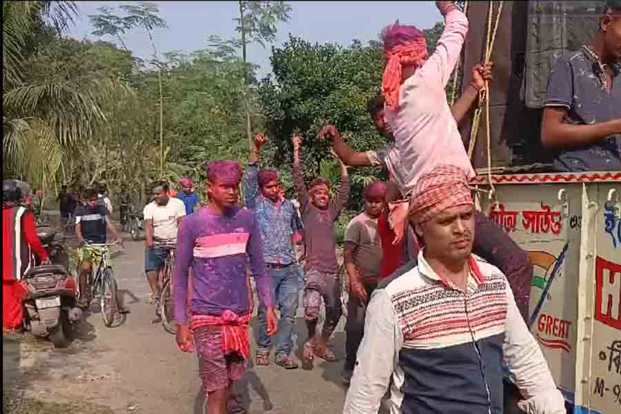 শেষযাত্রায় তুমুল নাচগান, ১১১ বছরের বৃদ্ধার মৃত্যুতে ইচ্ছাপূরণ করল পরিবার