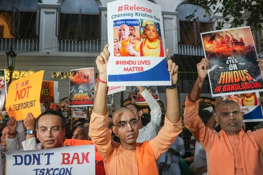 সন্ন্যাসী ভীতি চরমে ইউনুসের! চিন্ময়ের মুক্তি রুখতে ৭০ হিন্দু আইনজীবীর বিরুদ্ধে মিথ্যা মামলা