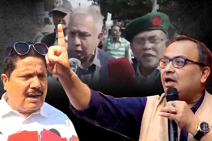 ‘ঘরে রাখুন অস্ত্র’, ‘বাংলাদেশি’ রুখতে নিদান অর্জুনের