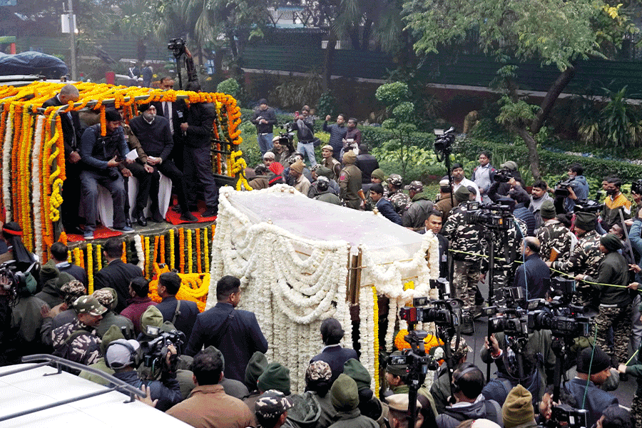 শেষকৃত্য সম্পন্ন মনমোহনের, লেন্সবন্দি অন্তিম যাত্রার ছবি