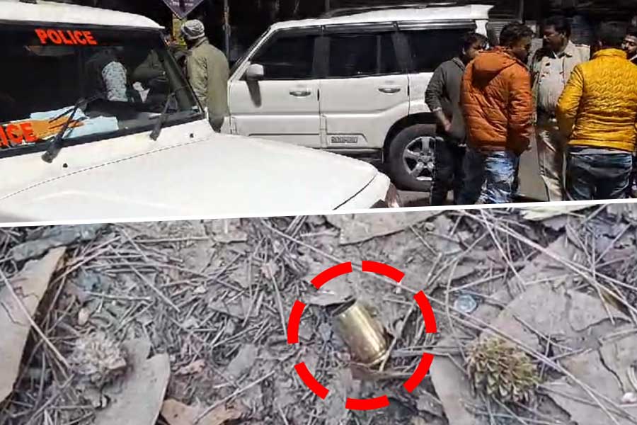 বহরমপুরে তৃণমূল নেতার গাড়ি লক্ষ্য করে গুলি!