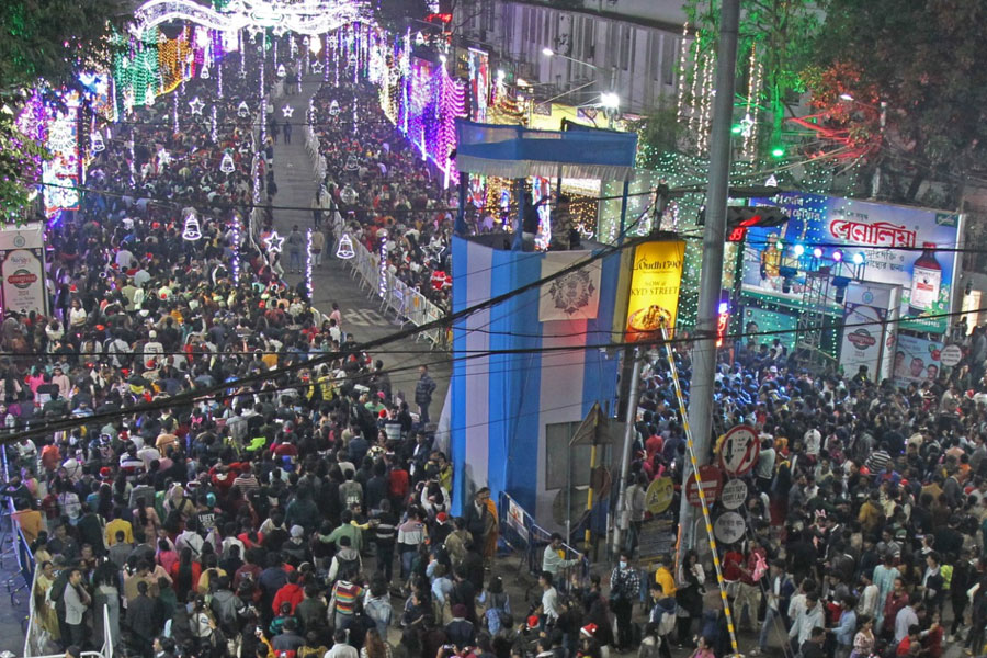 বিকেলের পর থেকে পার্ক স্ট্রিট সংলগ্ন একাধিক রাস্তায় যান নিয়ন্ত্রণ, কোন পথে চলবে গাড়ি?