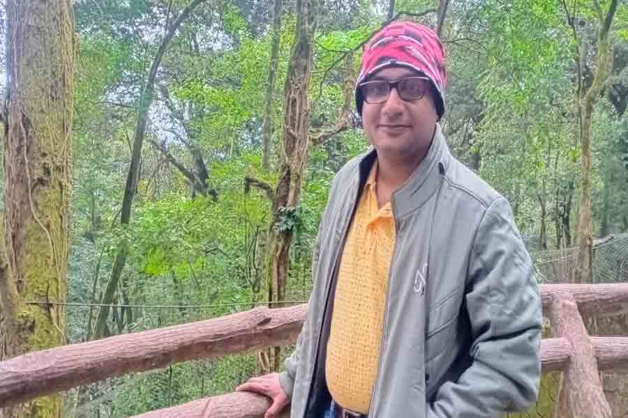 স্কুলের মধ্যেই শিক্ষকের ঝুলন্ত দেহ, খুনের অভিযোগ পরিবারের