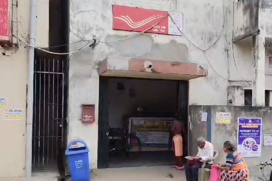 টিটাগড় পোস্ট অফিসের লেটার বক্সে ৫৫টি সিল ছাড়া পাসপোর্ট! নেপথ্যে বাংলাদেশি চক্র?