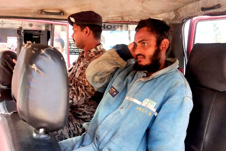 ওপারে নির্যাতন, সীমান্তে ধৃত বাংলাদেশি!