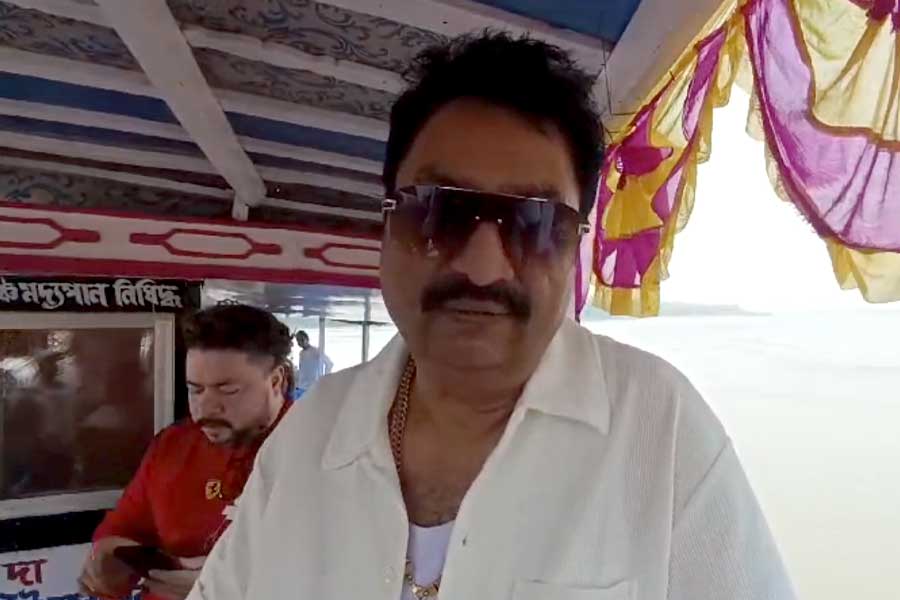 গানের শুটিংয়ে সুন্দরবনে কুমার শানু