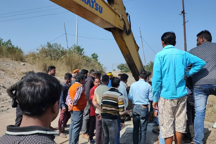 আসানসোলে মাটি চাপা পড়ে ঝাড়খণ্ডের শ্রমিক-সহ মৃত ৩, আশঙ্কাজনক ১