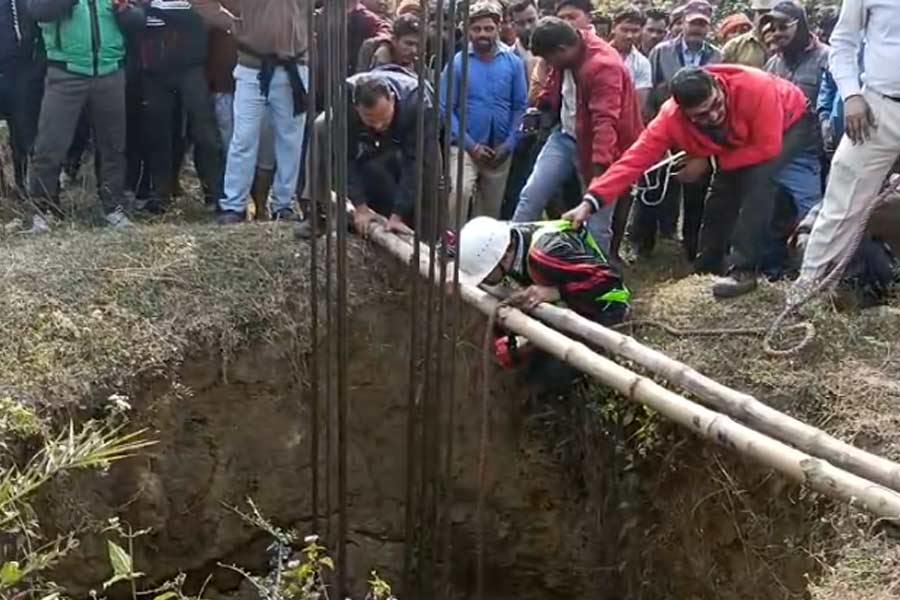 পরিত্যক্ত অবৈধ কয়লাখনিতে পড়ে নিখোঁজ আসানসোলের যুবক, ক্ষুব্ধ স্থানীয়রা