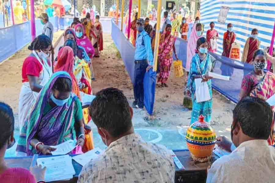 ‘দুয়ারে সরকারে’ মিলবে আরও বেশি পরিষেবা, প্রত্যন্ত এলাকায় পৌঁছতে থাকছে মোবাইল ক্যাম্প