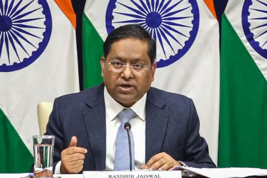 ‘পুরনো অভ্যাস’, আফগানিস্তানে বিমান হামলা চালানোয় পাকিস্তানকে তোপ ভারতের