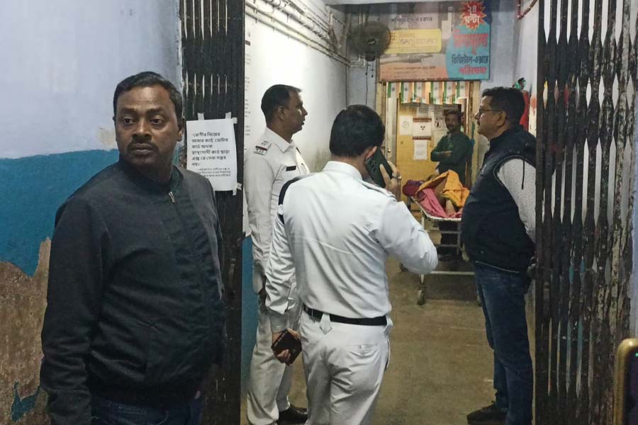 হাঁসের খাবার নিয়ে বচসায় গুলি, অভিযুক্ত প্রৌঢ়ের সঙ্গে গ্রেপ্তার তাঁর ছেলে-মেয়েও