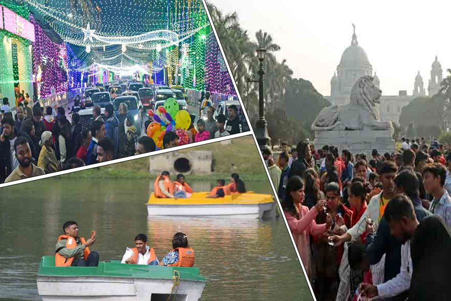বছরের শুরুতে ছুটির আমেজ, ভিড়ে জমজমাট ইকো পার্ক থেকে ভিক্টোরিয়া
