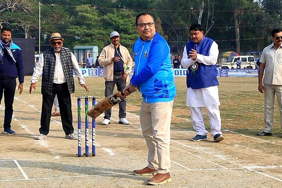 ক্রিকেটের মাঠেও কুণালের ‘ছক্কা’