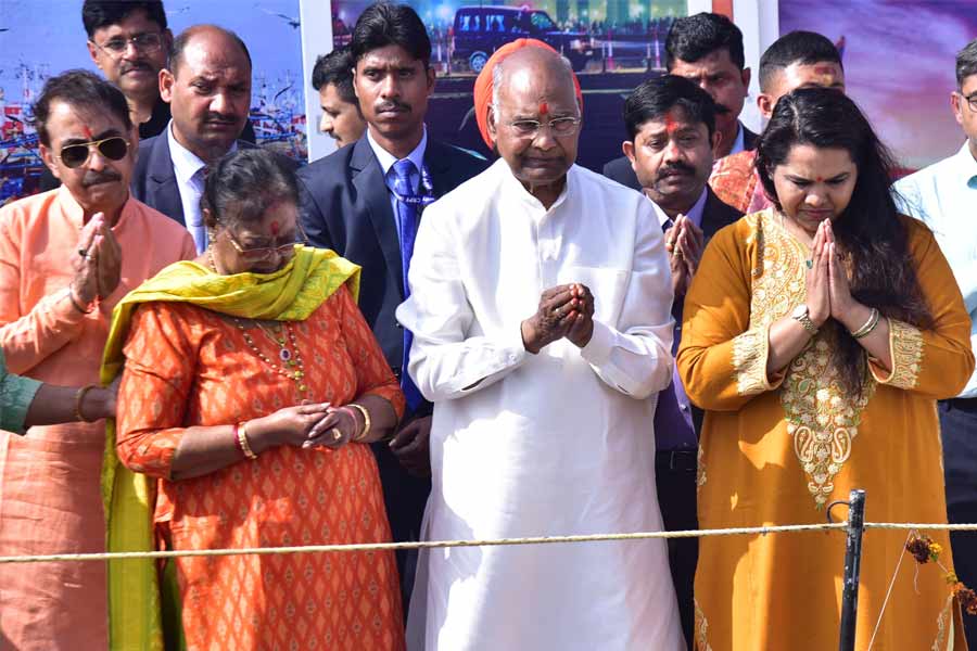 কুম্ভের সঙ্গমে ডুব প্রাক্তন রাষ্ট্রপতির, ‘এক দেশ, এক নির্বাচন’ নিয়ে কথা
