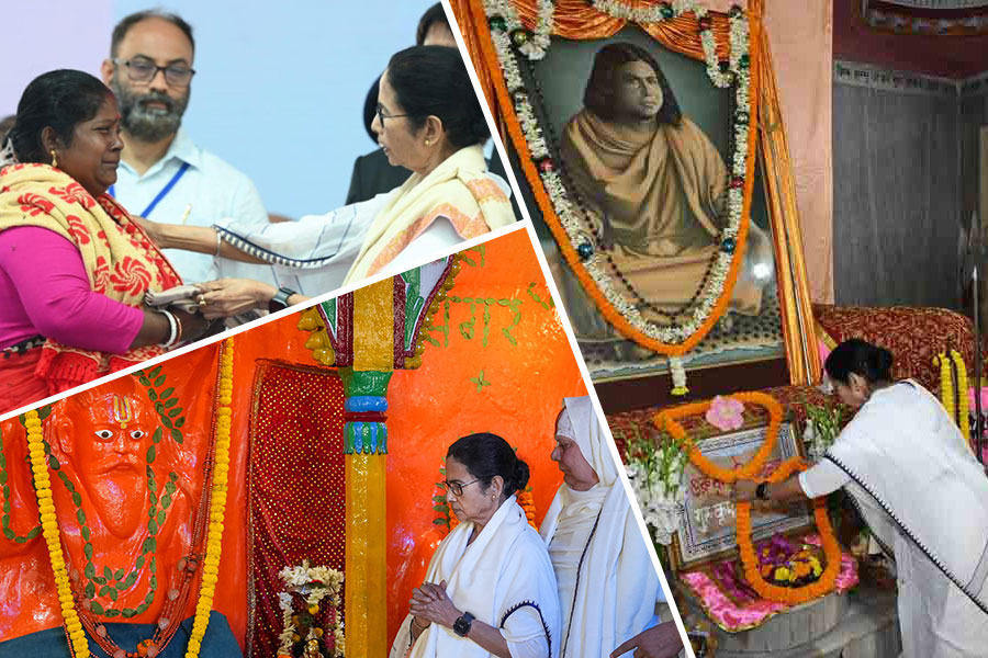 ‘গঙ্গাসাগরের দিকে তাকিয়ে দেখে না কেন্দ্র’, কপিল মুনির আশ্রম থেকে তোপ মমতার