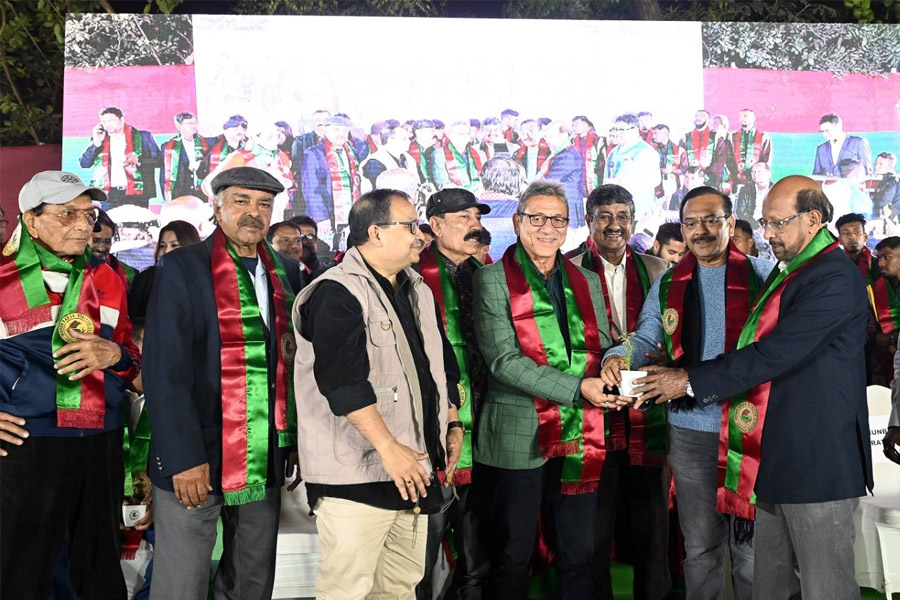 কলকাতা লিগকে গুরুত্ব দিক মোহনবাগান, সন্তোষজয়ীদের সংবর্ধনা মঞ্চে বললেন ক্রীড়ামন্ত্রী