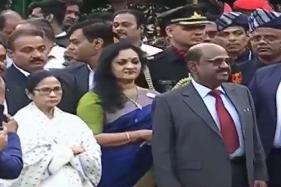 রাজভবনে কলকাতা পুলিশের ব্যান্ডকে ঢুকতে বাধা, মুখ্যমন্ত্রীর হস্তক্ষেপে প্রবেশ