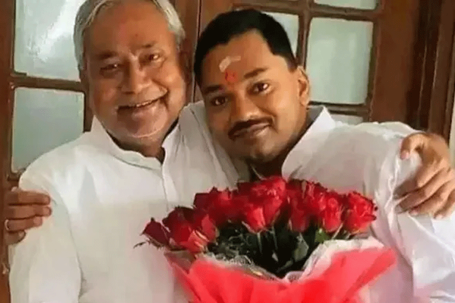‘বাবাকে জেতান’, প্রকাশ্যে ভোট চাইলেন নীতীশের ছেলে, এবার সক্রিয় রাজনীতিতে?