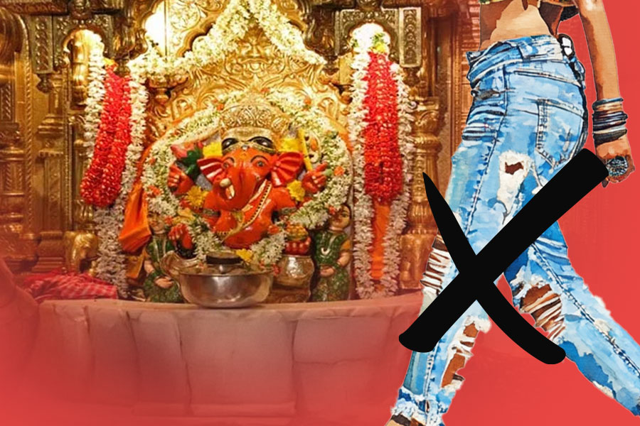 মিনি স্কার্ট, ছেঁড়া জিনস, খোলামেলা পোশাকে প্রবেশ নিষেধ! নয়া নিয়ম সিদ্ধিবিনায়ক মন্দিরে