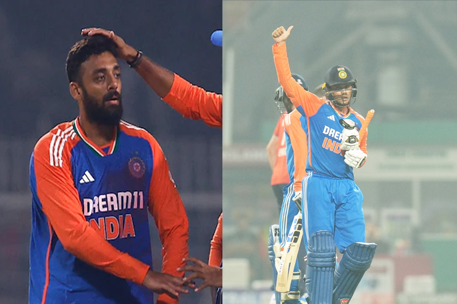 ম্যাচের সেরা হয়েও তৃপ্ত নন বরুণ, নিজের সাফল্যে লারাকেও কৃতিত্ব দিলেন অভিষেক