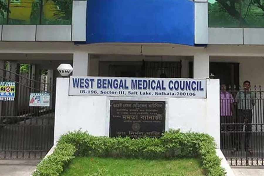‘কাজকর্মে বাধা’, সরকারি ৪ চিকিৎসকের বিরুদ্ধে থানায় রাজ্য মেডিক্যাল কাউন্সিল