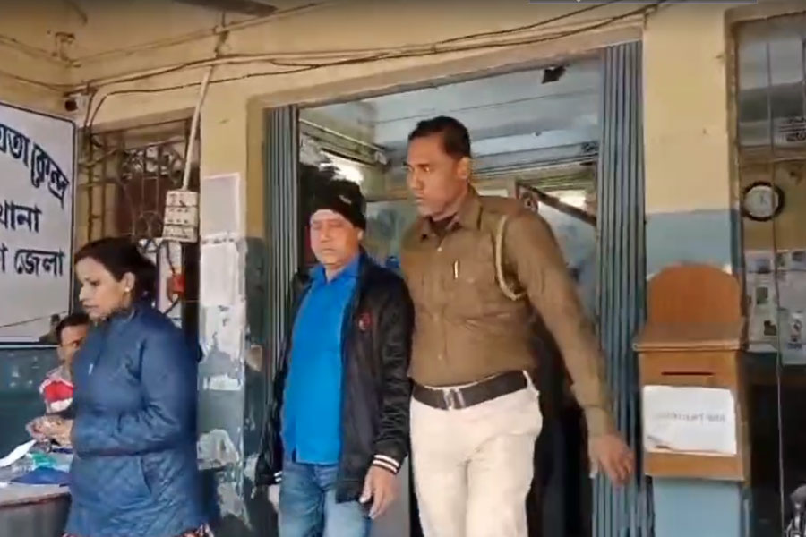 নকল পরিচয়পত্র বানিয়ে দিল্লিতে বাস! বাংলাদেশ ফেরার আগে বনগাঁয় ধৃত ৫ অনুপ্রবেশকারী
